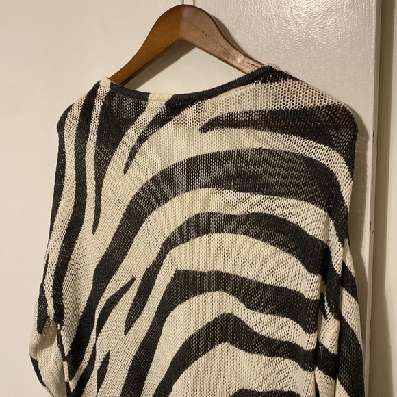 By Design Long Sleeve Zebra Print Tunic Sweater V Neck - Picture 8 of 11